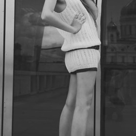 Apparel: Вязаное платье.